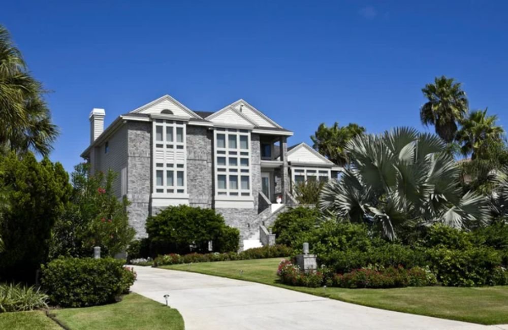 Screen Rooms & Motorized Shades